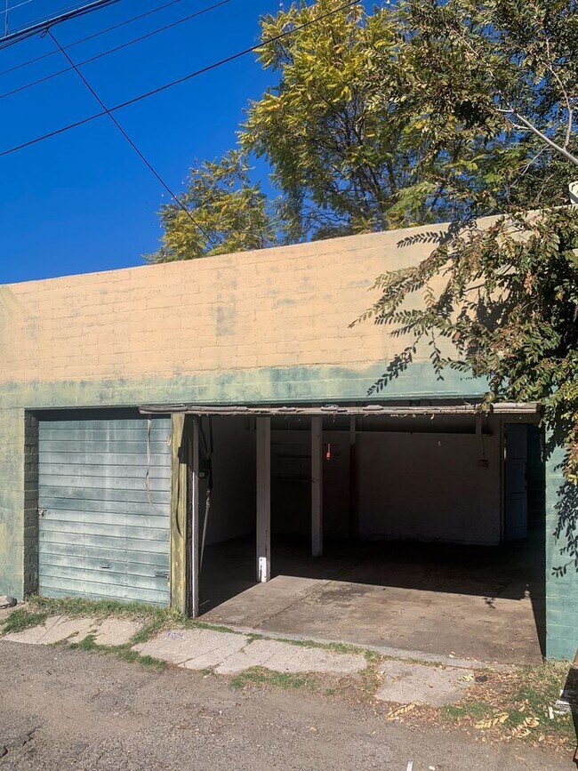 Building Photo - 5670 York Blvd