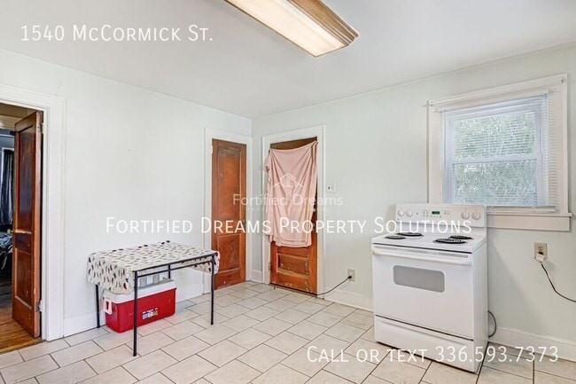 Building Photo - 1540 McCormick St
