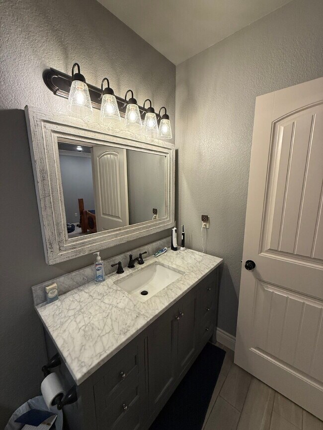 Building Photo - Pre-leasing for September - 5BR with all of the extras!