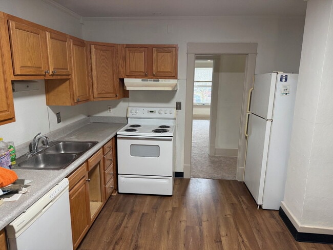Building Photo - For Rent: 2-Bedroom Apartment | Downtown Hastings