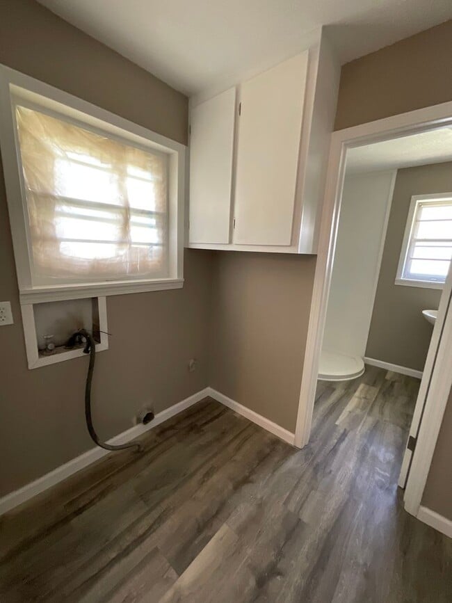 Building Photo - 3 bedroom 2 bathroom house for rent