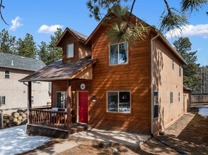 Building Photo - 3 Bed 2 Bath Fully Furnished in Woodland Park