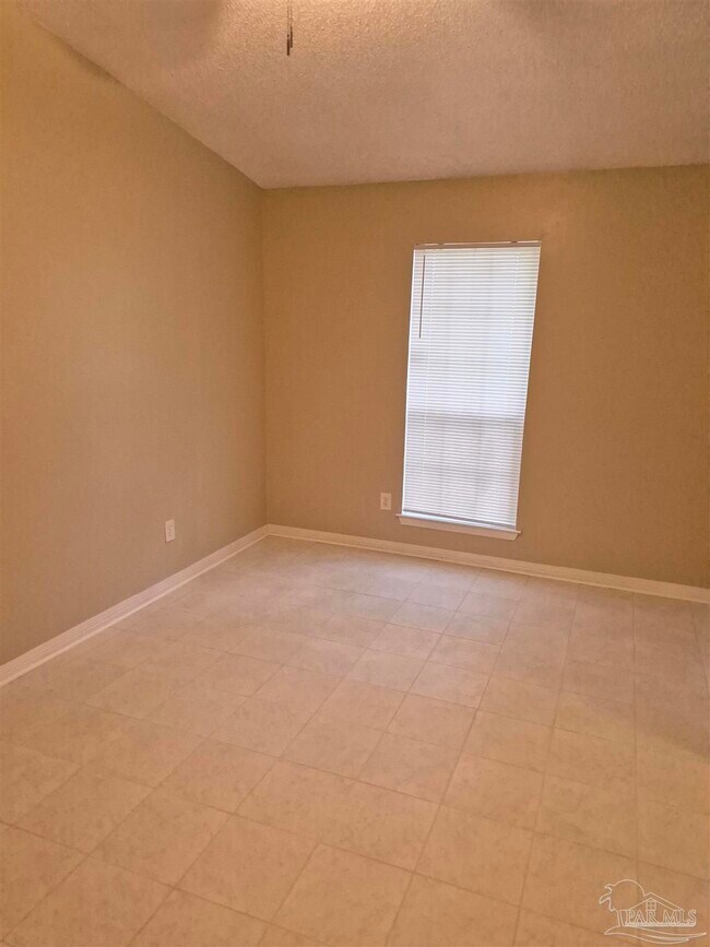 Building Photo - 537 Petros Cir