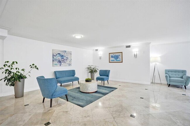 Building Photo - 1000 Parkview Dr