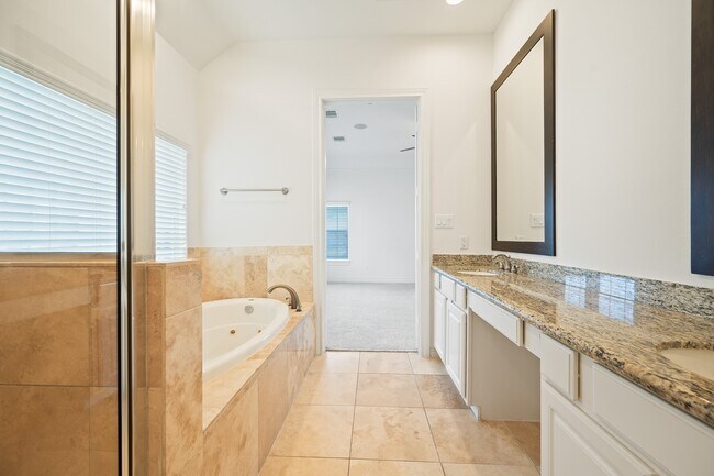 Building Photo - 2202 Hilshire Terrace Ct