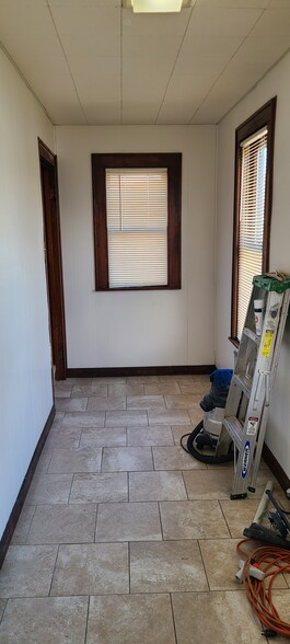 Mud Room Entry Hall - 3352 S Schauer Ave