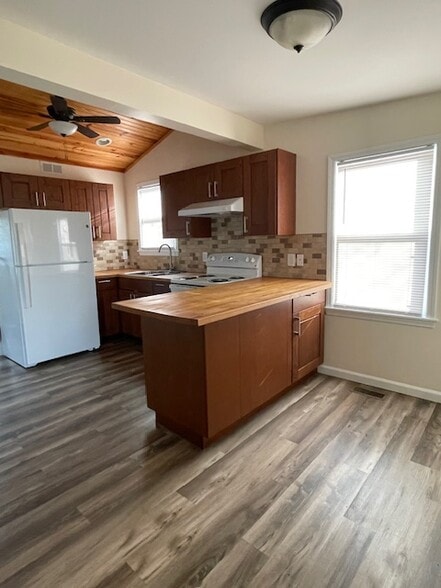 Building Photo - 194 Kennedy Ln