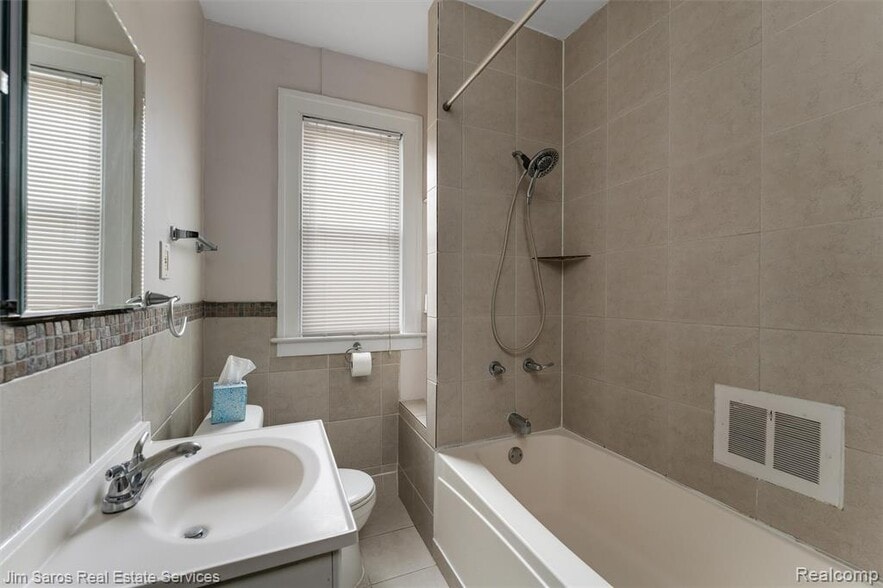 Building Photo - 1308 Beaconsfield Ave