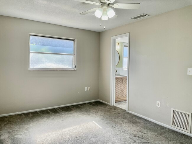 Building Photo - 1943 Sky Dr