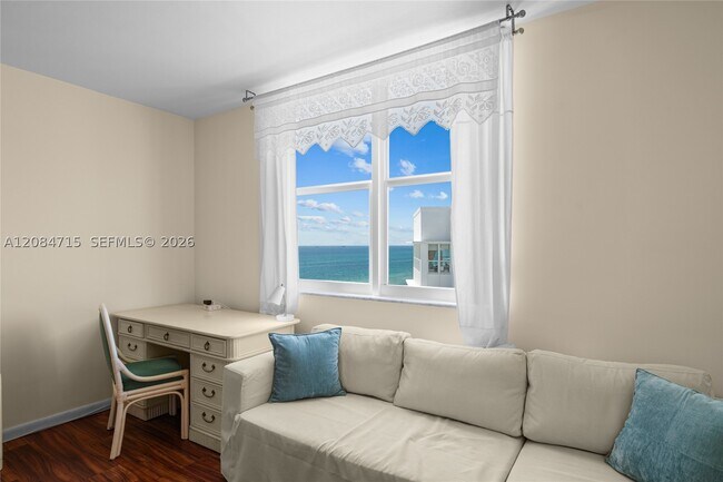 Building Photo - 5001 Collins Ave