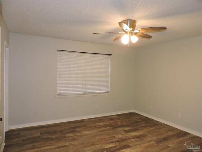 Building Photo - 7834 Charter Oaks Dr
