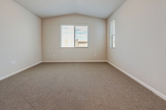 Building Photo - 857 Halford Ln