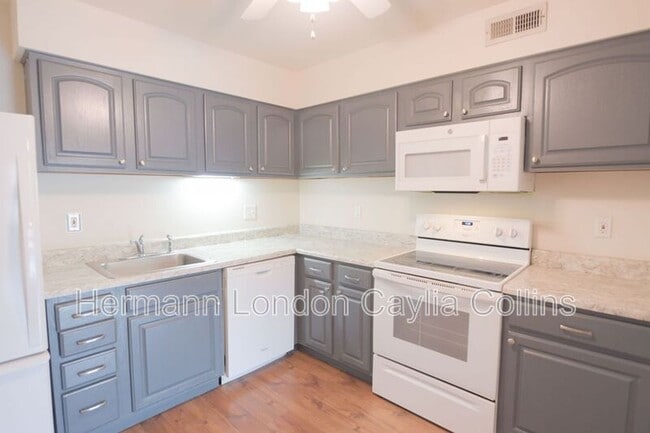 Building Photo - 725 Ridgeside Dr