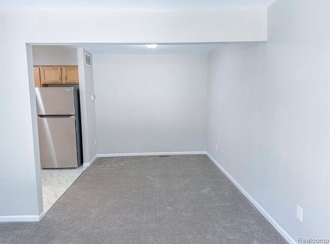 Building Photo - 41856 Langley Dr