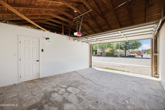 Building Photo - 1807 W Ave K8