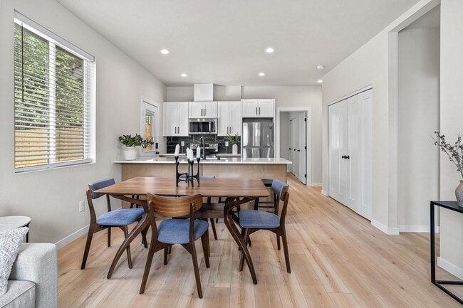 Building Photo - $2,300 - 3 Bd / 2 Ba Brand New Constructio...