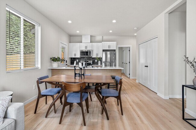 Building Photo - $2,500 - 3 Bed / 2 Bath Brand New Construc...