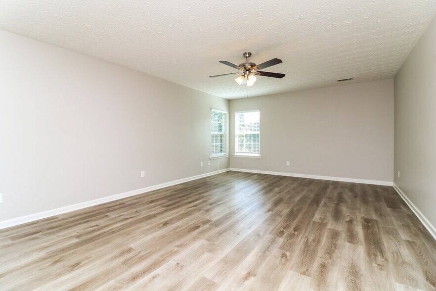 Building Photo - 495 Branch Valley Dr