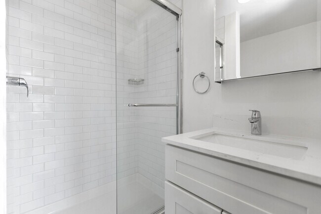 Interior Photo - 845 Pine