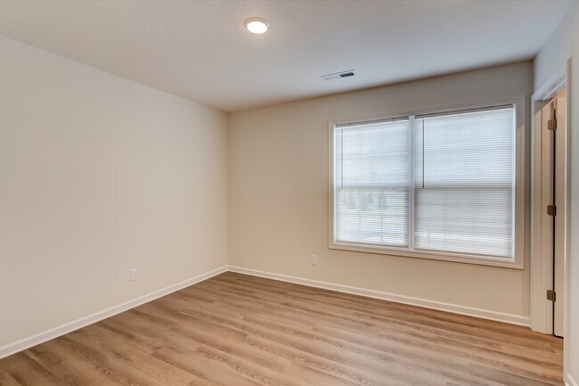 Building Photo - 2807 Cruze Dr