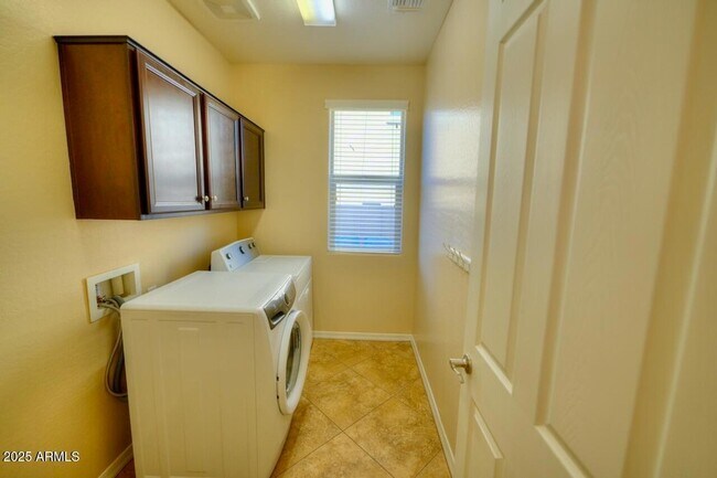 Building Photo - 3941 E Palo Verde St