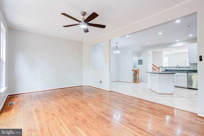 Building Photo - 4302 Day Lily Dr