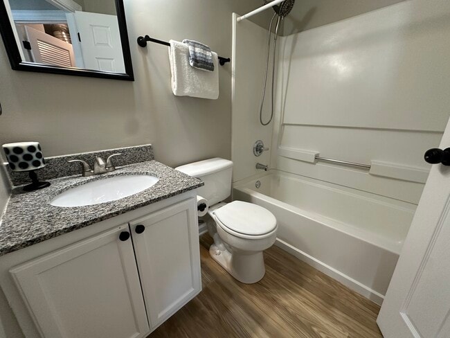 Building Photo - 2473 Dickens Dr