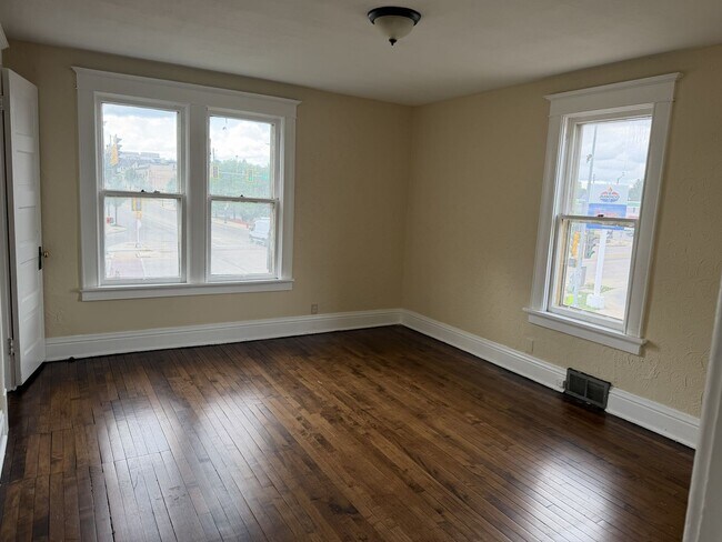 Building Photo - 5927-29-29A W Greenfield Ave