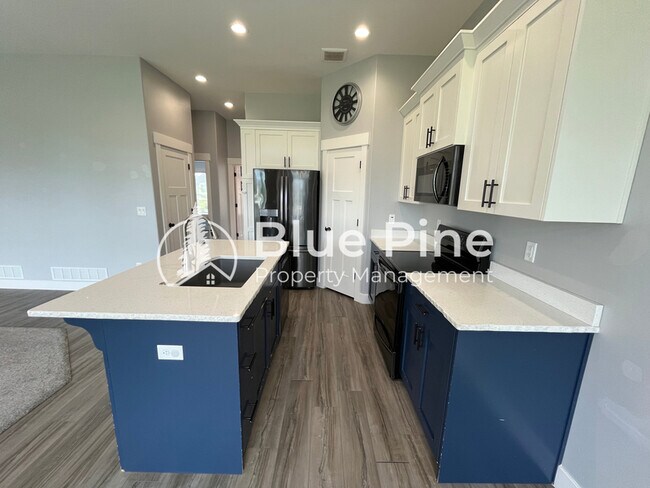 Building Photo - 3237 Harlow Dr