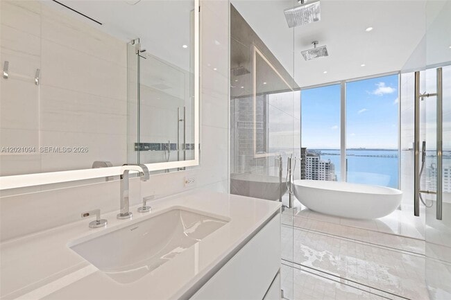Building Photo - 300 Biscayne Blvd Way