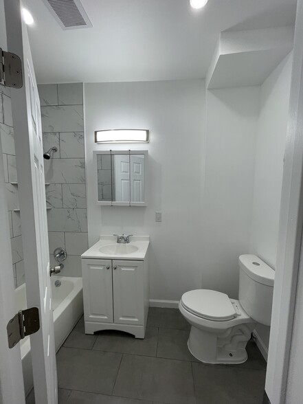 BATHROOM - 161-163 Deacon St