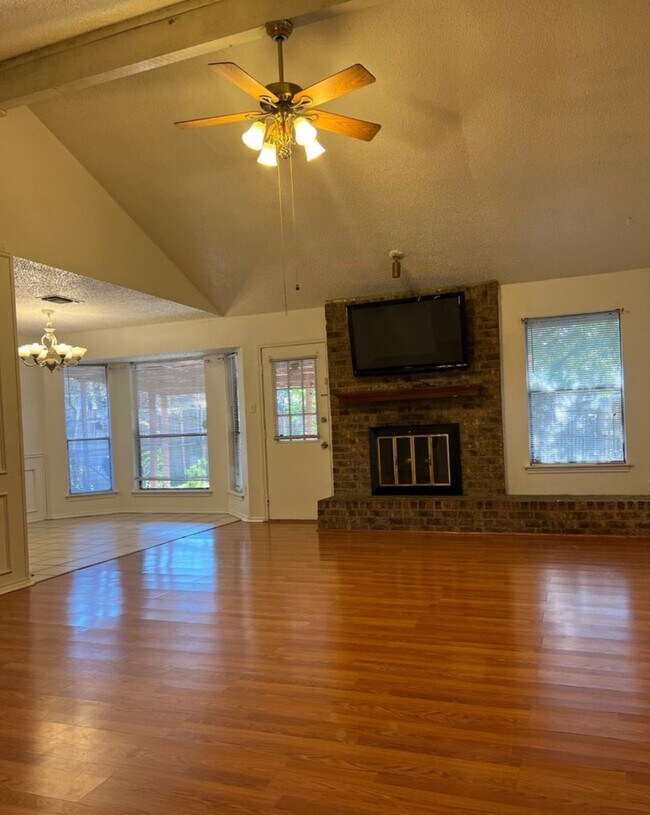 Building Photo - 6824 Loma Vista Dr