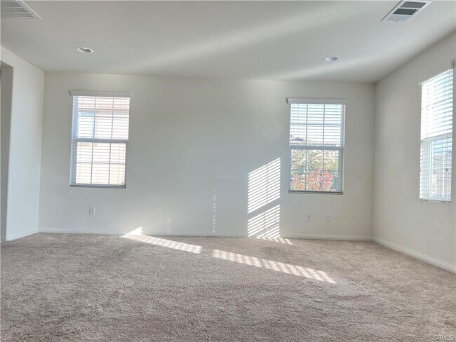 Building Photo - 663 Huron Pl