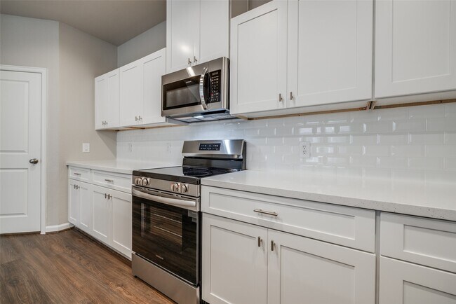 Building Photo - 123 Pk Pl Cir