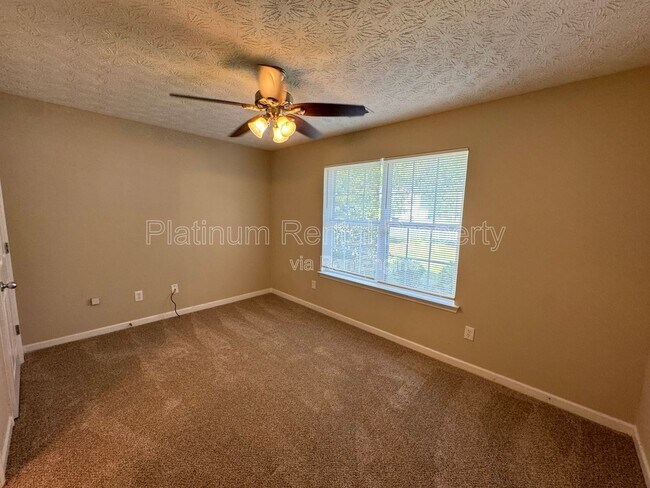 Building Photo - 525 Dot Dr