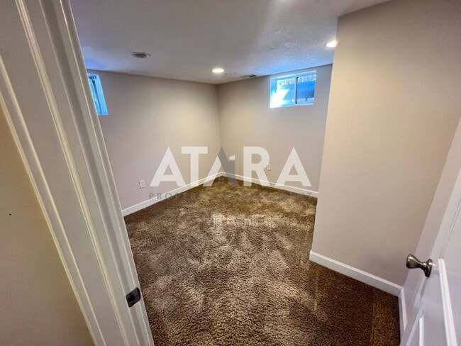 Building Photo - 2559 Wilmington Ave