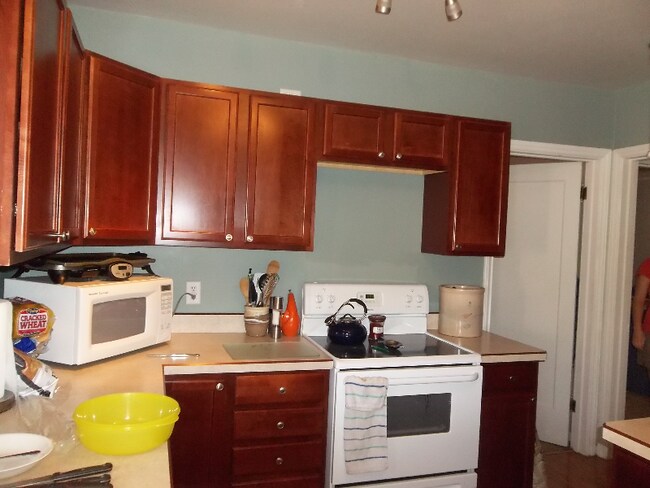 Building Photo - 212 7th St