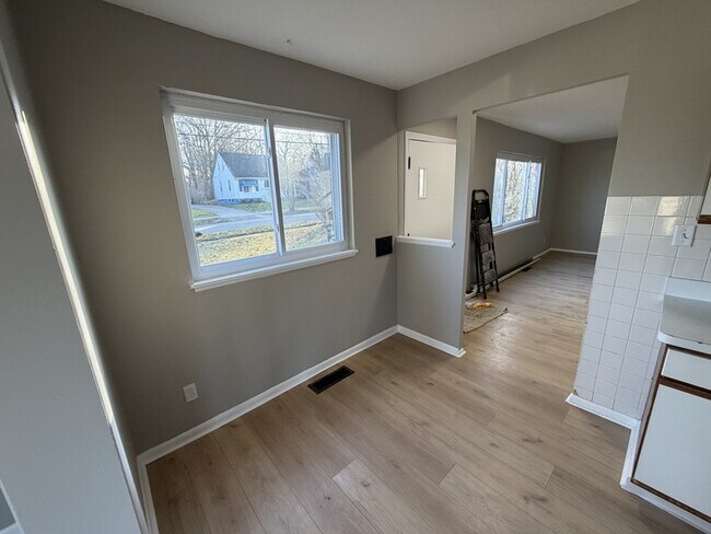 Building Photo - 4300 E 175th St