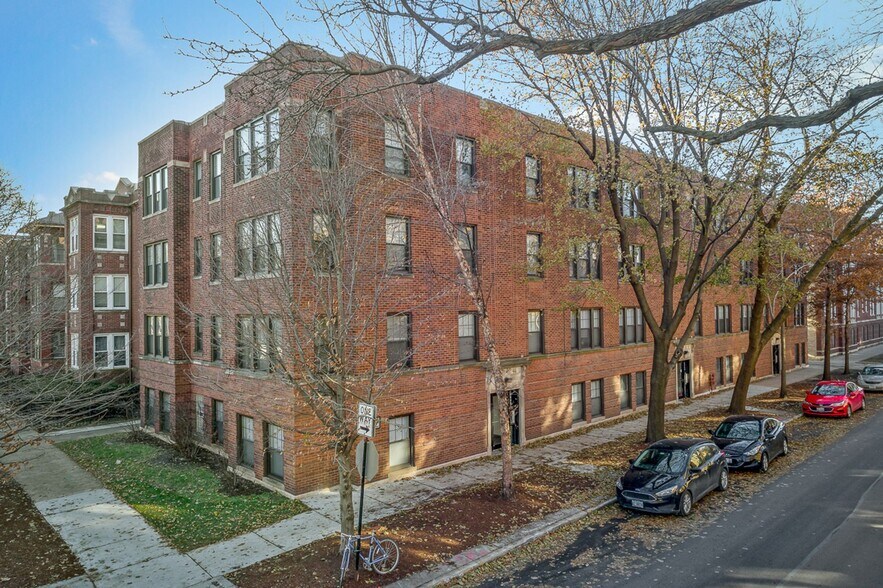 Building Photo - 1941 W Winnemac Ave