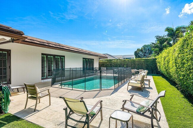 Building Photo - 2121 Areca Palm Rd