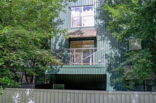 Building Photo - 241 Maynard Terrace SE