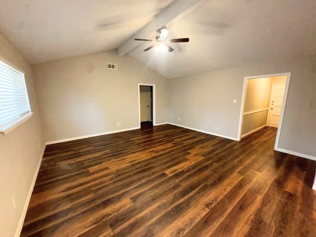 Building Photo - 723 Cherry Valley Dr