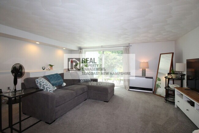 Building Photo - 203 Piscassic St