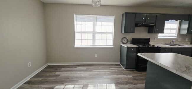 Building Photo - 1005 Lamar Ct