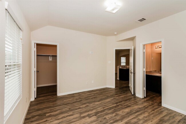 Building Photo - 5707 S Brenwood Dr