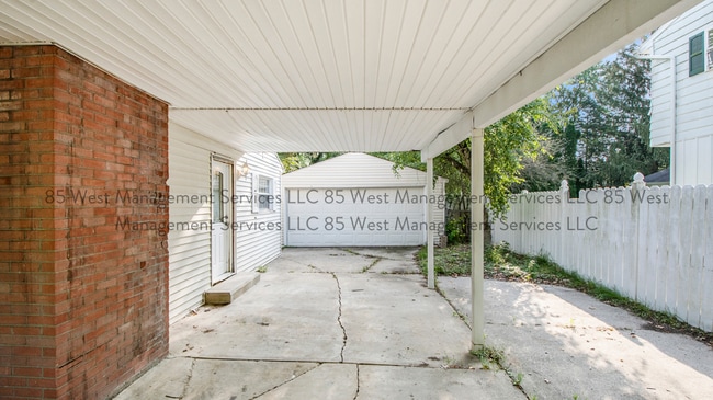 Building Photo - 2342 Rosewood Ave SE