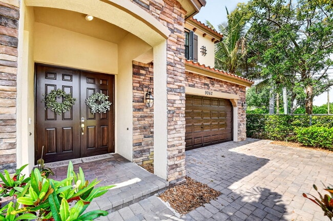 Building Photo - 9062 Gulf Cove Dr