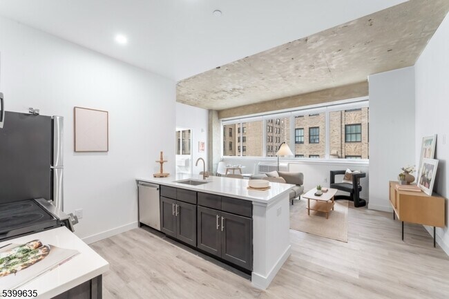 Building Photo - 10 Commerce Ct