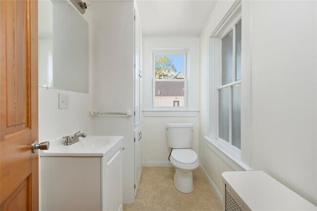 Building Photo - 3461 Kingstown Rd