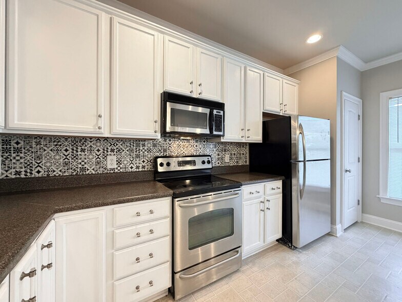 Building Photo - 7754 Acc Blvd